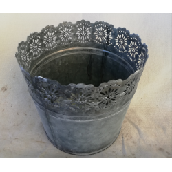 Cache pot zinc dentelle 19 cm